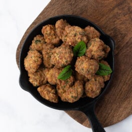 Tava cu chiftelute uscate de porc (1) Tavă cu chifteluțe uscate de porc 0.6 kg - Crăciun