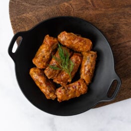 Tava cu sarmalute cu orez si ciuperci (9) Tavă cu sărmăluțe cu orez și ciuperci 1 kg - Crăciun