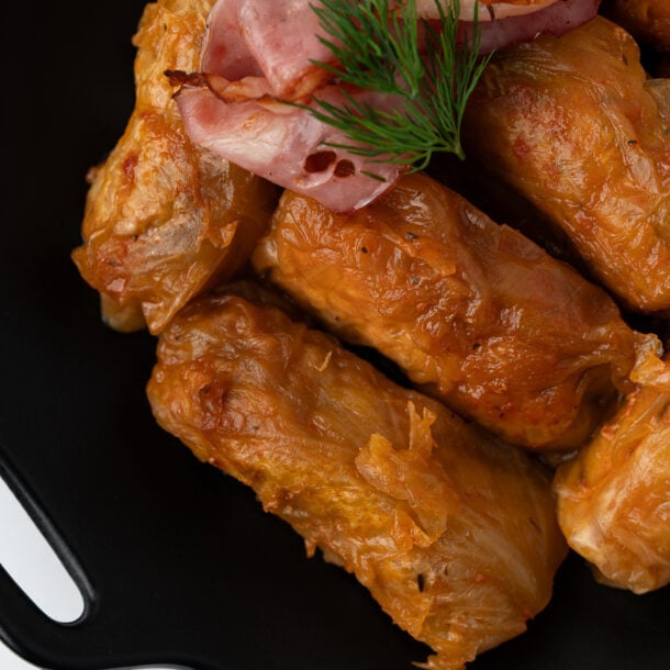 Tavă cu sărmăluțe de porc tradiționale 1.2 Kg - Crăciun