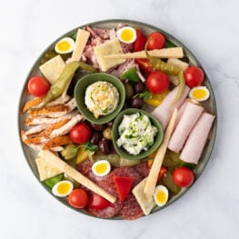 Platou de mezeluri fine asortate - Crăciun