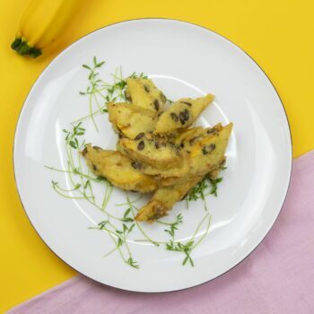 zucchini tras la tigaie scaled - Bucate pe Roate