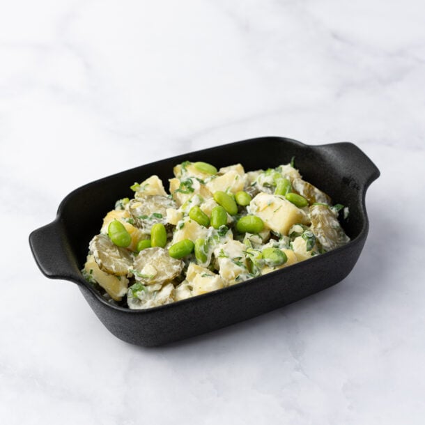 Salată vegană de cartofi cu ceapă verde, castraveți murați și edamame 0.5 kg - Crăciun
