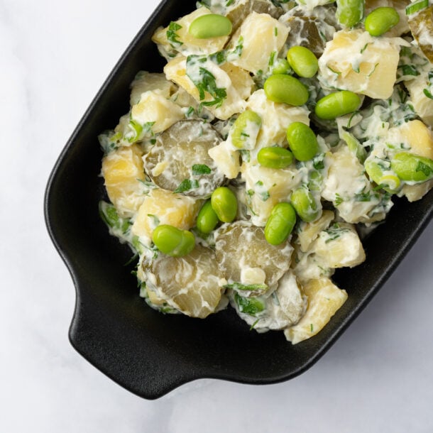 Salată vegană de cartofi cu ceapă verde, castraveți murați și edamame 0.5 kg - Crăciun
