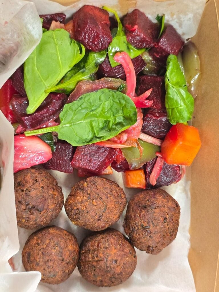 Cum am livrat 12.300 de porții la un congres pe Arena Națională 4 - Bucate pe Roate Meniu vegan fără gluten catering congres