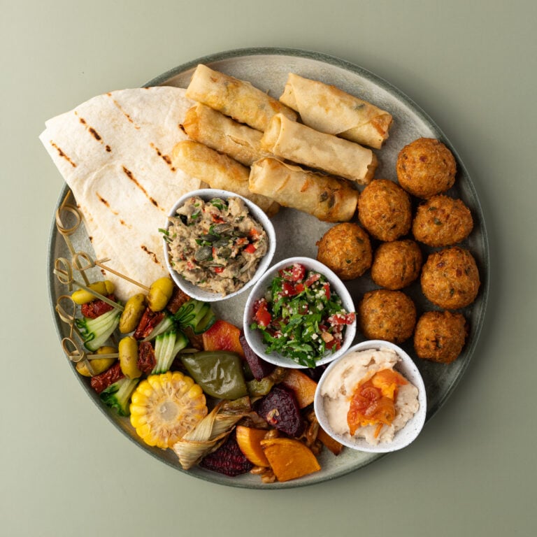 Meniuri de catering adaptate preferințelor și restricțiilor alimentare ale oaspeților 4 - Bucate pe Roate Platou de post - Bucate pe Roate