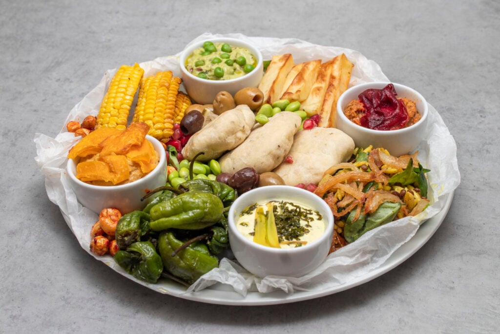 Meniuri de catering adaptate preferințelor și restricțiilor alimentare ale oaspeților 2 - Bucate pe Roate Platou vegan - Bucate pe Roate