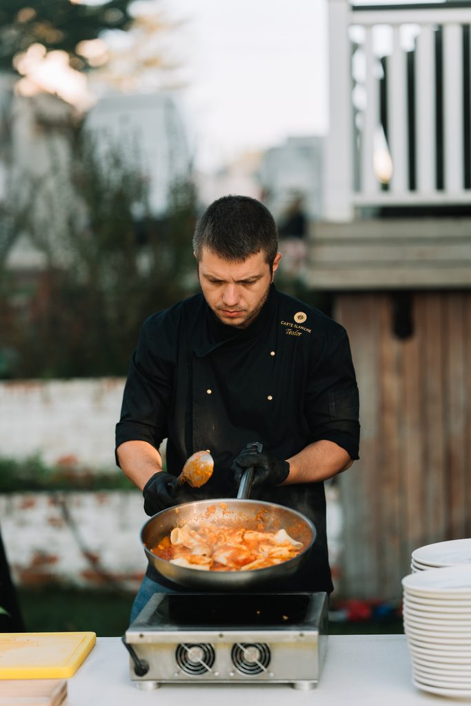 Evenimente de toamnă: meniuri și concepte adaptate sezonului 3 - Bucate pe Roate cooking station botez - Bucate pe Roate