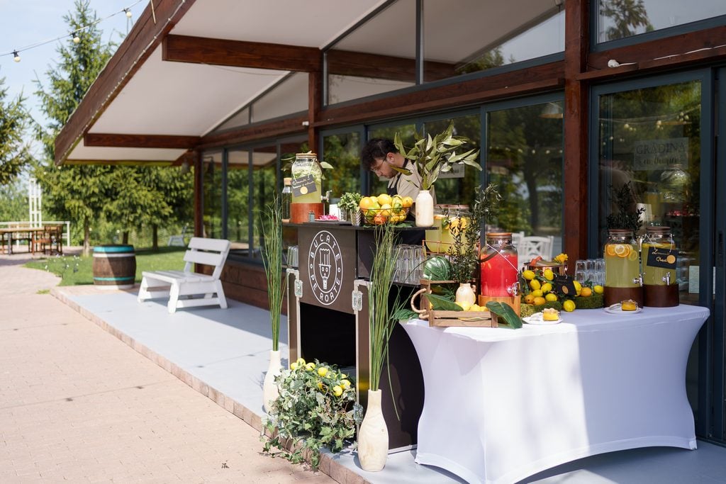 Meniu adaptat tematicii evenimentului: de la concept la servire 5 - Bucate pe Roate lemonade bar - Bucate pe Roate