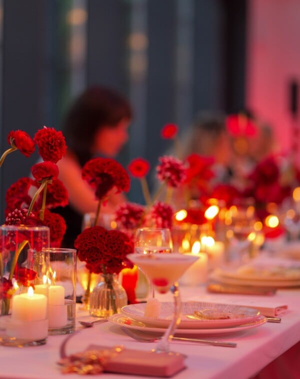 Candlelight, red blooms and sweet moments ✨A magical evening at thevilla.ro ❤️